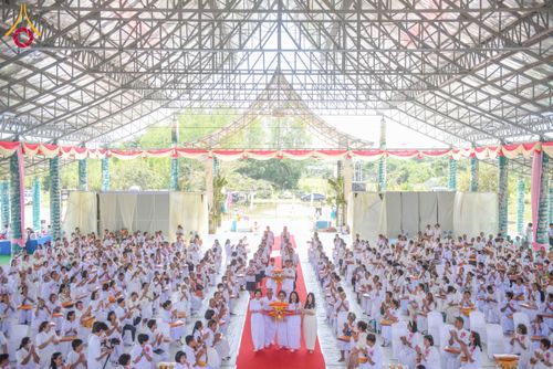 ภาพ No.175081:พิธีทอดกฐินสถาปนา แผ่นสิริฉะทะนะรัสมี(หลังคา) อาคาร 80 ปี หลวงพ่อธัมมชโย ณ ศูนย์ปฏิบัติธรรมวิหารแดง จ.สระบุรี วันเสาร์ที่ 9 พฤศจิกายน พ.ศ. 2567