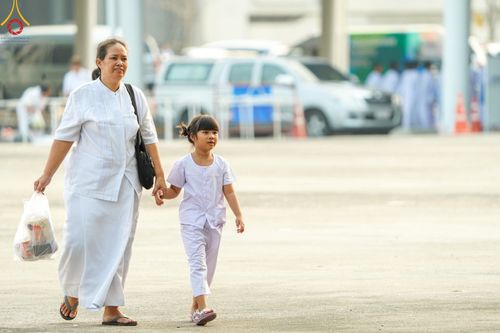 ภาพ No.136527:พิธีตักบาตร พิธีบูชาข้าวพระ ในวันอาทิตย์ต้นเดือนที่ 5 พฤษภาคม พ.ศ. 2567 ณ วัดพระธรรมกาย จ.ปทุมธานี