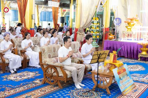 ภาพ No.175672:พิธีทอดกฐิน วัดตะเคียนทอง จ.สุพรรณบุรี ในโครงการกฐินสามัคคีทั่วไทย 30,000 วัด บูชาธรรม 80 ปี หลวงพ่อธัมมชโย โดยคณะศิษยานุศิษย์วัดพระธรรมกาย วันที่ 9 พฤศจิกายน พ.ศ. 2567