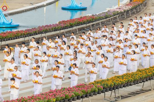 ภาพ No.133681:พิธีเวียนประทักษิณและพิธีวันทาเจดีย์ โครงการบรรพชาสามเณร ฟื้นฟูพระพุทธศาสนาทั่วไทย ณ วัดพระธรรมกาย วันเสาร์ที่ 6 เมษายน พ.ศ. 2567