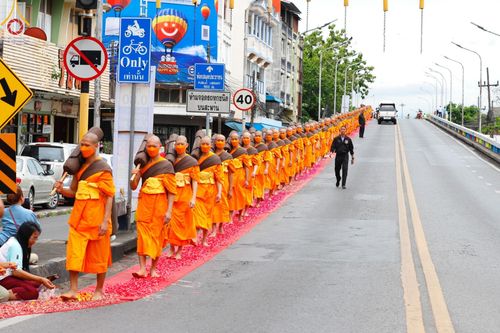 ภาพ No.128448:พิธีอัญเชิญพระบรมสารีริกธาตุ " ใจกลางเมืองนครหาดใหญ่ " เพื่อประดิษฐาน ณ มหารัตนเจดีย์สิริปทุมสวรรค์ (เจดีย์อริยพุทธะ 5 พระองค์) ศูนย์ปฏิบัติธรรมภาคใต้ อ.บางกล่ำ จ.สงขลา  วันที่ 9 มีนาคม พ.ศ. 2567 (ชุดที่ 2)
