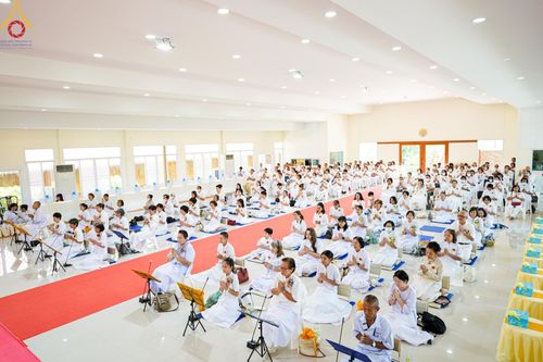 ภาพ No.142328:พิธีทอดผ้าป่าเพื่องานพระพุทธศาสนา , พิธีเจริญพระพุทธมนต์ , พิธีถวายสังฆทานแด่คณะสงฆ์ น้อมบูชาธรรม 80 ปี หลวงพ่อธัมมชโย และครบรอบ 12 ปี ธรรมอุทยานบ้านแป้ง อำเภอพรหมบุรี จังหวัดสิงห์บุรี ในวันเสาร์ที่ 22 มิถุนายน พ.ศ. 2567