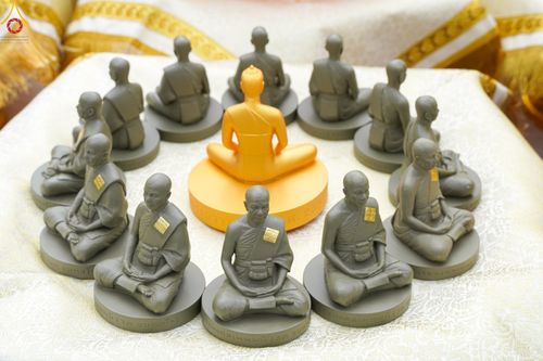 ภาพ No.88497:พิธีถวายพระบรมสารีริกธาตุ องค์พระธรรมกาย ดวงแก้วและรัตนชาติ เพื่อประดิษฐานในพระเจดีย์องค์บริวารของพระธาตุหลวงเงินยวง ณ อำเภอแม่จัน จังหวัดเชียงราย ในวันที่ 17 กันยายน พ.ศ. 2566