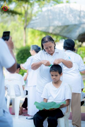 ภาพ No.216838:วันเสาร์ที่ 5 เมษายน พ.ศ. 2568 พิธีตัดปอยผม พิธีขอขมาผู้ปกครอง พิธีมอบบาตรและผ้าไตร พิธีบรรพชา ณ ศูนย์ปฏิบัติธรรมและศูนย์อบรมเยาวชนพระนครศรีอยุธยา ต.พุทเลา อ.บางปะหัน จ.พระนครศรีอยุธยา