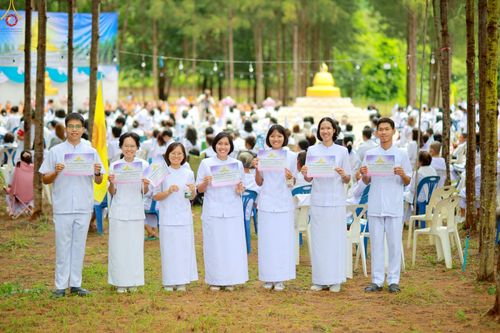 ภาพ No.238309:วันเสาร์ที่ 9 สิงหาคม พ.ศ. 2568 พิธีกลั่นแผ่นดิน โปรยทราย และจุดประทีปถวายเป็นพุทธบูชา จ.ระยอง สถาปนาองค์พระเจดีย์เพื่อสร้างสันติภาพโลก ณ ศูนย์ปฏิบัติธรรมระยอง(บ้านช่องลม) ต.บางบุตร อ.บ้านค่าย จ.ระยอง