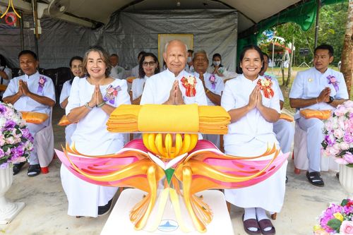 ภาพ No.100506:พิธีทอดกฐินสามัคคี สร้างหอฉันคุณยายอาจารย์ มหารัตนอุบาสิกา จันทร์ ขนนกยูง ณ ศูนย์ปฏิบัติธรรมนานาชาติสะเดา จ.สงขลา วันที่ 25 พฤศจิกายน พ.ศ. 2566