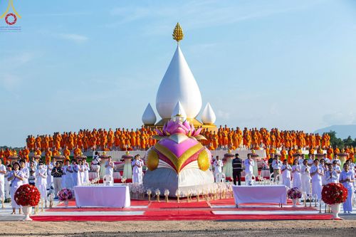 ภาพ No.211592:วันอาทิตย์ที่ 16 มีนาคม พ.ศ. 2568 พิธีอัญเชิญพระบรมสารีริกธาตุ ประดิษฐาน ณ ปทุมเจดีย์ ศูนย์อบรมเยาวชนปัตตานี