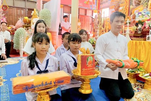 ภาพ No.182139:พิธีทอดกฐิน ณ วัดทาหนองยางไคล จ.ลำพูน ในโครงการทอดกฐินสามัคคีทั่วไทย 30,000 วัด บูชาธรรม 80 ปี หลวงพ่อธัมมชโย โดยคณะศิษยานุศิษย์วัดพระธรรมกาย วันที่ 27 ตุลาคม พ.ศ.2567