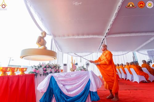 ภาพ No.224441:วันจันทร์ที่ 12 พฤษภาคม พ.ศ. 2568  ชาวพุทธในอินโดนีเซีย ร่วมฉลองวิสาขบูชาจุดประทีปกว่า 200,000 ดวง ณ พระมหาเจดีย์บรมพุทโธ  เจริญพุทธมนต์ถวาย “พระวชิรเกล้าเจ้าอยู่หัว”