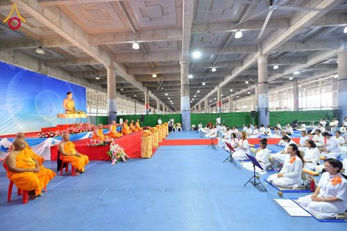 ภาพ No.238060:วันอังคารที่ 12 สิงหาคม พ.ศ. 2568 กิจกรรมวันแม่แห่งชาติ พิธีเปิดห้องปฎิบัติธรรม "กลางใส ใจสว่าง" (World Inner Peace Meditation Room) พิธีลูกกราบคุณแม่-คุณพ่อ พิธีทอดผ้าป่ากองทุนเลี้ยงพระ&กฐิน 30,000 วัด(บูชาธรรมหลวงพ่อ) พิธีไถ่โคท้อง 2 ตัว  ณ วิหารคด 2 ว