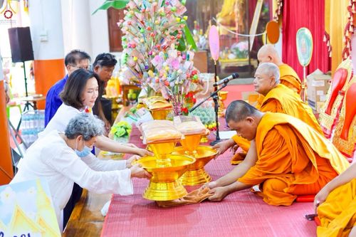 ภาพ No.264953:วันที่ 23 ตุลาคม พ.ศ. 2568 พิธีทอดกฐินสามัคคีทั่วไทย 30,000 วัด โดยคณะศิษยานุศิษย์ บูชาธรรม 81 ปี หลวงพ่อธัมมชโย ณ วัดจุฬามุนี อำเภอโพธิ์ทอง จังหวัดอ่างทอง