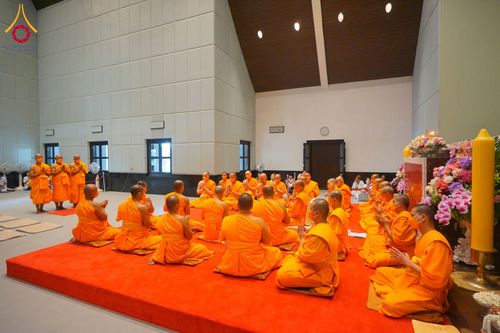 ภาพ No.62076:พิธีอุปสมบทในโครงการอุปสมบทหมู่ บูชาธรรมหลวงพ่อธัมมชโย พ.ศ.2567 ณ อุโบสถ วัดพระธรรมกาย จ.ปทุมธานี วันที่ 13-15 เมษายน พ.ศ. 2567