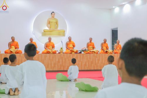 ภาพ No.216150:วันเสาร์ที่ 5 เมษายน พ.ศ. 2568 พิธีตัดปอยผม พิธีขอขมาผู้ปกครอง พิธีขอขมามอบผ้าไตร พิธีบรรพชา พิธีถวายบาตรสามเณร ณ ศูนย์ปฏิบัติธรรมและศูนย์อบรมเยาวชนเพชรบุรี ต.ท่าแลง อ.ท่ายาง จ.เพชรบุรี