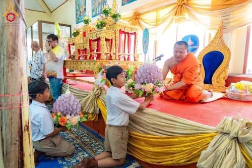 ภาพ No.176770:พิธีทอดกฐิน ณ วัดศาลาลอย จ.พระนครศรีอยุธยา ในโครงการกฐินสามัคคีทั่วไทย 30,000 วัด บูชาธรรม 80 ปี หลวงพ่อธัมมชโย โดยคณะศิษยานุศิษย์วัดพระธรรมกาย วันที่ 3 พฤศจิกายน พ.ศ. 2567 กฐินสัมฤทธิ์เด็กดี V-Star โรงเรียนวัดศาลาลอย จ.พระนครศรีอยุธยา