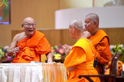 ภาพ No.219501:วันอังคารที่ 22 เมษายน พ.ศ. 2568 สัมมนาสงฆ์ เพื่อความมั่นคงและความเจริญรุ่งเรืองแห่งพระพุทธศาสนา  เนื่องในวันคุ้มครองโลก พิธีถวายมหาสังฆทานแด่คณะสงฆ์ 40,000 กว่าวัดทั่วประเทศ ณ วัดพระธรรมกาย จ.ปทุมธานี