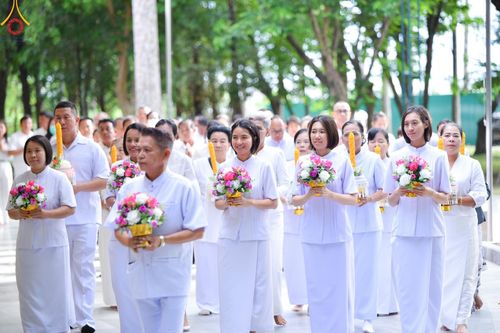 ภาพ No.144579:ชาวอำเภอคลองหลวง จังหวัดปทุมธานี ถวายเทียนพรรษามหามงคล เนื่องในเทศกาลเข้าพรรษา ประจำปี 2567 แด่คณะสงฆ์วัดพระธรรมกาย  วันพฤหัสบดีที่ 18 กรกฎาคม พ.ศ. 2567