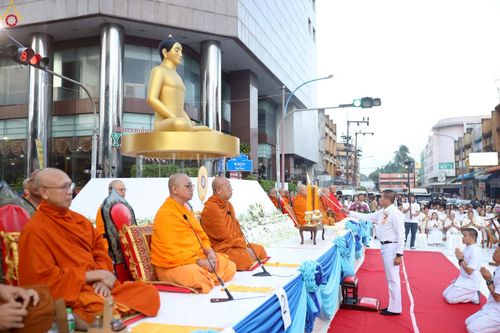 ภาพ No.236892:วันอาทิตย์ที่ 10 สิงหาคม พ.ศ. 2568 มหาสังฆทานครั้งยิ่งใหญ่ ตักบาตรพระ 10,000 รูป ถ.นิพัทธ์อุทิศ 3 ใจกลางนครหาดใหญ่ จ.สงขลา