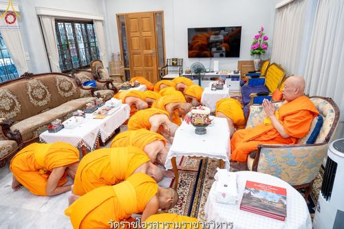ภาพ No.145834:คณะสงฆ์วัดพระธรรมกาย ทำวัตรพระผู้ใหญ่ ในเทศกาลเข้าพรรษา วันจันทร์ที่ 22 กรกฎาคม พ.ศ. 2567