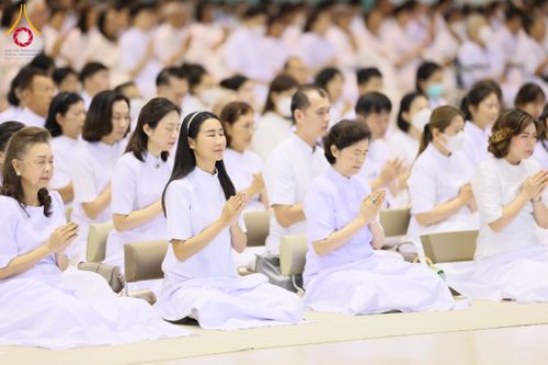 ภาพ No.209502:วันอาทิตย์ที่ 2 มีนาคม พ.ศ. 2568 พิธีบูชาข้าวพระ ณ สภาธรรมกายสากล วัดพระธรรมกาย