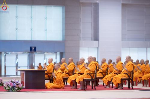 ภาพ No.59191:พิธีเจริญพระพุทธมนต์ ถวายภัตตาหารเป็นสังฆทาน เนื่องในวาระอายุวัฒนมงคล 80 ปี หลวงพ่อธัมมชโย ณ สภาธรรมกายสากล วัดพระธรรมกาย วันพุธที่ 24 เมษายน พ.ศ.2567