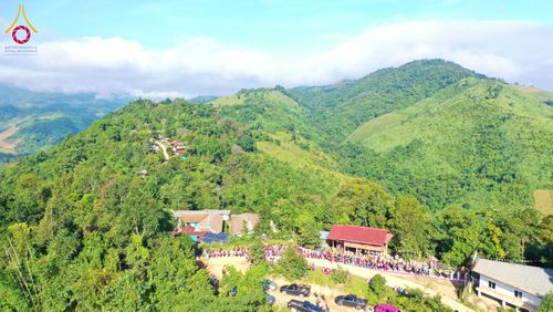 ภาพ No.175588:พิธีทอดกฐิน วัดพระธรรมจาริกบ้านต่อปล้าคี ตำบลแม่สอง อำเภอท่าสองยาง จังหวัดตาก ในโครงการกฐินสามัคคีทั่วไทย 30,000 วัด บูชาธรรม 80 ปี หลวงพ่อธัมมชโย โดยคณะศิษยานุศิษย์วัดพระธรรมกาย วันที่ 15 พฤศจิกายน พ.ศ. 2567