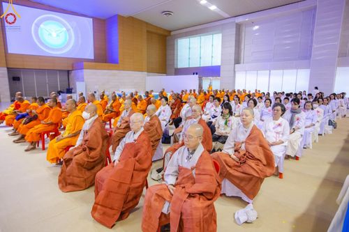ภาพ No.187979:พิธีบูชาข้าวพระ วันขึ้นปีใหม่ 2568 ณ วัดพระธรรมกาย จ.ปทุมธานี วันที่ 1 มกราคม พ.ศ. 2568