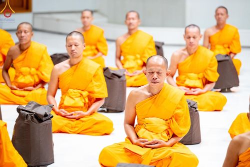 ภาพ No.189162:พระธรรมยาตราปฏิบัติธรรม และถ่ายภาพหมู่ประวัติศาสตร์ ในโครงการธรรมยาตรา กตัญญูบูชา มหาปูชนียาจารย์ พระมงคลเทพมุนี(สด จนฺทสโร) พระผู้ปราบมาร อนุสรณ์สถาน 7 แห่ง ปีที่ 13 วันที่ 4 มกราคม พ.ศ. 2568 ณ อนุสรณ์สถานมหาวิหารพระมงคลเทพมุนี (โลตัสแลนด์) อ.สองพี่น้อง