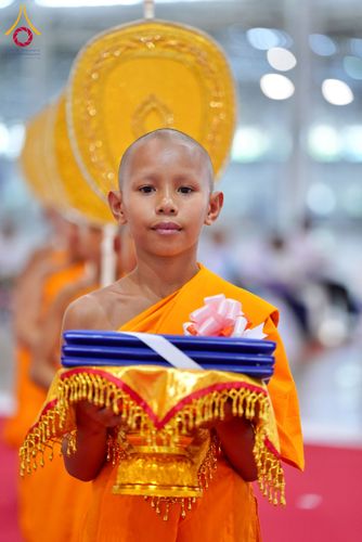 ภาพ No.237403:วันอาทิตย์ที่ 10 สิงหาคม พ.ศ.2568 พิธีมอบใบประกาศเกียรติคุณ โครงการสอบบาลี "ฉลองแชมป์" บูชาธรรม 80 ปี หลวงพ่อธัมมชโย ประจำปี 2568 และ พิธีมอบดวงแก้วสามเณรทรงบาลีไวยากรณ์ ณ สภาธรรมกายสากล วัดพระธรรมกาย ปทุมธานี