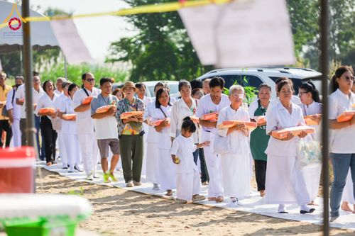 ภาพ No.175249:พิธีทอดปฐมกฐิน ธุดงคสถานวังทรายพูน เขาพนมพาธัมมานุสรณ์ พุทธันดรสุวรรณภูมิ  ต.หนองพระ อ.วังทรายพูน จ.พิจิตร ในโครงการกฐินสามัคคีทั่วไทย 30,000 วัด บูชาธรรม 80 ปี หลวงพ่อธัมมชโย โดยคณะศิษยานุศิษย์วัดพระธรรมกาย วันที่ 14 พฤศจิกายน พ.ศ. 2567