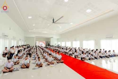 ภาพ No.180883:กิจกรรมวันรวมพลังเด็กดี V-Star ผู้นำฟื้นฟูศีลธรรมโลก ประจำปีพุทธศักราช 2567 จังหวัดสุพรรณบุรี ณ ศูนย์ปฏิบัติธรรมพระมงคลเทพมุนี อำเภอสองพี่น้อง จังหวัดสุพรรณบุรี วันที่ 21 พฤศจิกายน พ.ศ.2567