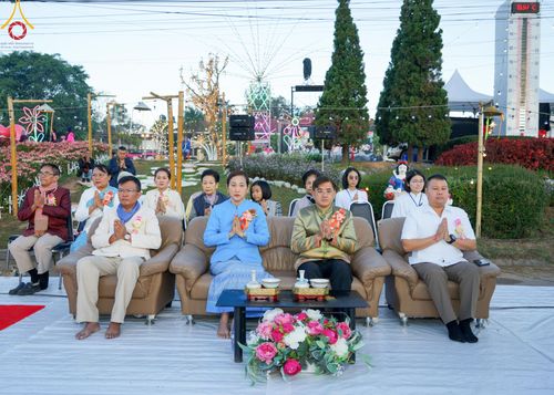 ภาพ No.106768:พิธีตักบาตรพระ ๒๐๐ รูป  "สร้างบุญใหญ่ ส่งท้ายปีเก่า ต้อนรับปีใหม่ ๒๕๖๗" วันอาทิตย์ที่ ๓๑ ธันวาคม ๒๕๖๖ ณ ถนนหน้าที่ว่าการอำเภอภูเรือ อำเภอภูเรือ จังหวัดเลย