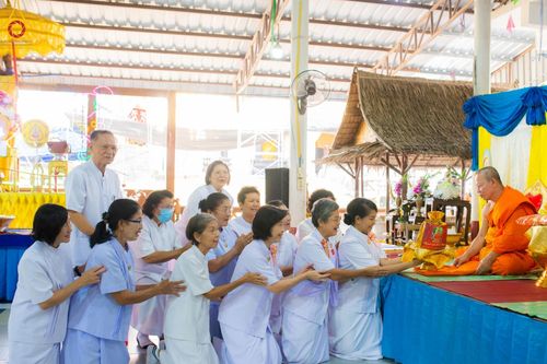 ภาพ No.176470:พิธีทอดกฐิน ณ วัดแก้วกระจ่าง ต.สีบัวทอง อ.แสวงหา จ.อ่างทอง ในโครงการกฐินสามัคคีทั่วไทย 30,000 วัด บูชาธรรม 80 ปี หลวงพ่อธัมมชโย โดยคณะศิษยานุศิษย์วัดพระธรรมกาย วันที่ 27 ตุลาคม พ.ศ. 2567