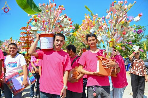 ภาพ No.182921:พิธีทอดกฐิน ณ วัดวังวุ้ง อ.ท่าตะเกียบ จ.ฉะเชิงเทรา ในโครงการทอดกฐินสามัคคีทั่วไทย 30,000 วัด บูชาธรรม 80 ปี หลวงพ่อธัมมชโย โดยคณะศิษยานุศิษย์วัดพระธรรมกาย วันที่ 10 พฤศจิกายน พ.ศ. 2567