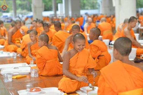 ภาพ No.184752:พิธีถวายภัตตาหารเมนูสวรรค์ "เพื่อการบรรลุธรรม" เนื่องในวาระอายุวัฒนมงคล 84 ปี หลวงพ่อทัตตชีโว วันเสาร์ที่ 21 ธันวาคม พ.ศ. 2567 ณ หอฉันคุณยายอาจารย์ฯ วัดพระธรรมกาย