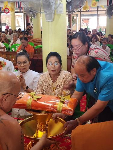 ภาพ No.181637:พิธีทอดกฐิน ณ วัดแก้วฟ้า จ.ราชบุรี ในโครงการทอดกฐินสามัคคีทั่วไทย 30,000 วัด บูชาธรรม 80 ปี หลวงพ่อธัมมชโย โดยคณะศิษยานุศิษย์วัดพระธรรมกาย วันที่ 2 พฤศจิกายน พ.ศ. 2567