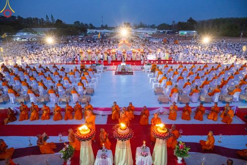 ภาพ No.129569:พิธีจุดประทีป 10,000 ดวง น้อมถวายเป็นพุทธบูชา ณ มหารัตนเจดีย์สิริปทุมสวรรค์ (เจดีย์อริยพุทธะ 5 พระองค์) ศูนย์ปฏิบัติธรรมภาคใต้ อ.บางกล่ำ จ.สงขลา  วันที่ 10 มีนาคม พ.ศ. 2567