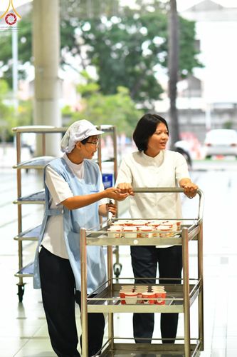 ภาพ No.182305:พิธีถวายภัตตาหารเมนูสวรรค์ "เพื่อการบรรลุธรรม" วันเสาร์ที่ 14 ธันวาคม พ.ศ. 2567 ณ หอฉันคุณยายอาจารย์ฯ วัดพระธรรมกาย