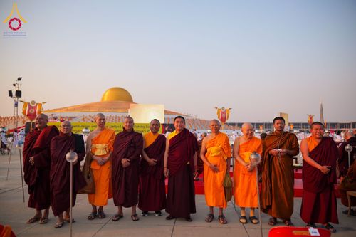ภาพ No.207679:พิธีเวียนประทักษิณและจุดมาฆประทีป ในวันมาฆบูชา วันพุธที่ 12 กุมภาพันธ์ พ.ศ. 2568 ณ พระมหาธรรมกายเจดีย์ วัดพระธรรมกาย