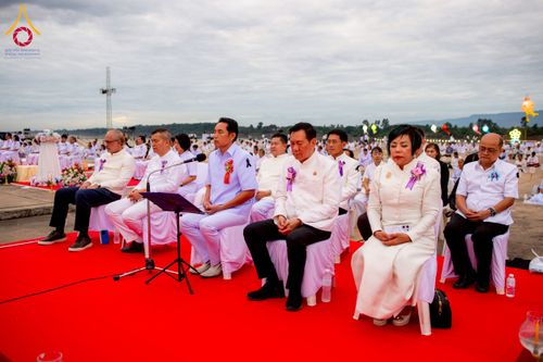 ภาพ No.266090:วันพุธที่ 5 พฤศจิกายน พ.ศ. 2568 (วันพระ ขึ้น 15 ค่ำ เดือน 12) พิธีจุดประทีปโคมลาน, โคมลอย และลอยกระทง ถวายประทีปเป็นพุทธบูชา สร้างความสว่างไสวให้กับแผ่นดินด้วยแสงธรรม ณ พุทธอุทยานนานาชาติ จังหวัดหนองคาย