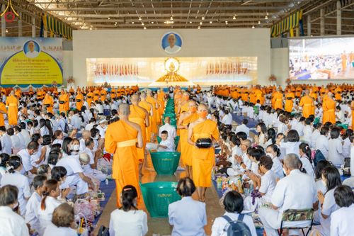 ภาพ No.86826:พิธีตักบาตร , พิธีบูชาข้าวพระ , พิธีจุดเทียนใจ ไฟนิรันดร์ อนันตชัย ในวันอาทิตย์ต้นเดือน 3 กันยายน พ.ศ. 2566 ณ วัดพระธรรมกาย