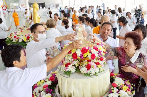 ภาพ No.217505:วันจันทร์ที่ 14 เมษายน พ.ศ. 2568 กิจกรรมสรงน่ำพระ สั่งสมบุญเนื่องในเทศกาลสงกรานต์ 14-16 เมษายน พ.ศ.2568 เวลา 06:00-13:00 น. ณ หอฉันคุณยายอาจารย์ฯ วัดพระธรรมกาย