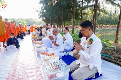 ภาพ No.104989:พิธีตักบาตรพระ ๑,๐๐๐ รูป ฉลองเมืองลำปาง ๑,๓๔๓ ปี วันเสาร์ที่ ๓๐ ธันวาคม พ.ศ. ๒๕๖๖ ณ ศูนย์ปฏิบัติธรรมลำปาง อำเภอเมือง จังหวัดลำปาง