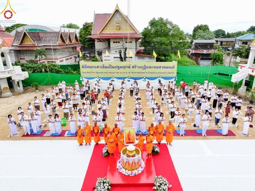 ภาพ No.140435:พิธีตอกเสาเข็มเป็นปฐมฤกษ์ เพื่อสร้างกุฎิและหอสวดมนต์ และพิธีทอดผ้าป่าบำรุงวัด ณ วัดกลางธนรินทร์ ต.บ้านแป้ง อ.พรหมบุรี จ.สิงห์บุรี วันอาทิตย์ที่ 9 มิถุนายน พ.ศ.2567