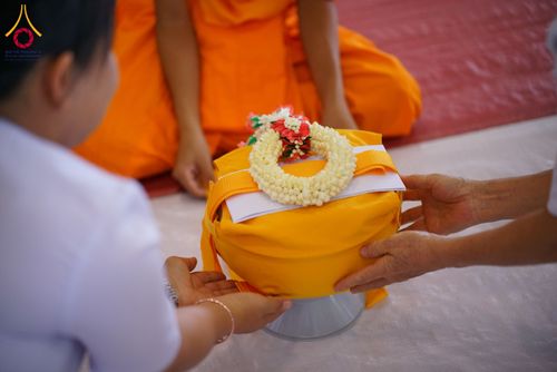 ภาพ No.134965:พิธีถวายบาตรแด่นาคธรรมทายาท ในโครงการบรรพชาสามเณรฟื้นฟูพระพุทธศาสนาทั่วไทย ณ สภาธรรมกายสากล วัดพระธรรมกาย จ.ปทุมธานี วันเสาร์ที่ 6 เมษายน พ.ศ. 2567