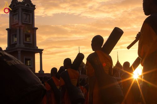 ภาพ No.197047:พระธรรมยาตราปฏิบัติธรรม และถ่ายภาพหมู่ประวัติศาสตร์ ณ วัดโบสถ์(บน) ตำบลบางคูเวียง อำเภอบางกรวย จังหวัดนนทบุรี ในโครงการธรรมยาตรา กตัญญูบูชา มหาปูชนียาจารย์ พระมงคลเทพมุนี(สด จนฺทสโร) พระผู้ปราบมาร อนุสรณ์สถาน 7 แห่ง ปีที่ 13 วันที่ 18 มกราคม พ.ศ. 2568