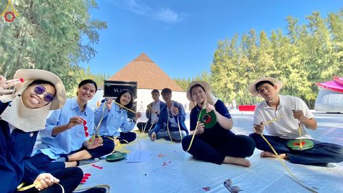 ภาพ No.106947:V.3 ตั้งใจ การเตรียมงาน เก็บงาน การรับบุญของเจ้าหน้าที่หน่วยงานต่างๆ เพื่อโครงการธรรมยาตรา กตัญญูบูชามหาปูชนียาจารย์ พระมงคลเทพมุนี (สด จนฺทสโร) พระผู้ปราบมาร อนุสรณ์สถาน 7 แห่ง ปีที่ 12 ระหว่างวันที่ 2 - 31 มกราคม พ.ศ. 2567