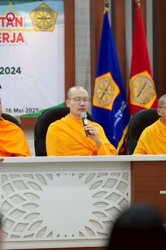 ภาพ No.227507:วันที่ 30 พฤษภาคม พ.ศ. 2568 สันติสุขจากสมาธิ แผ่ไพศาลในแดนอิเหนา : พระสงฆ์ไทยเยือนวิทยาลัยราเดนวิจายา อินโดนีเซีย