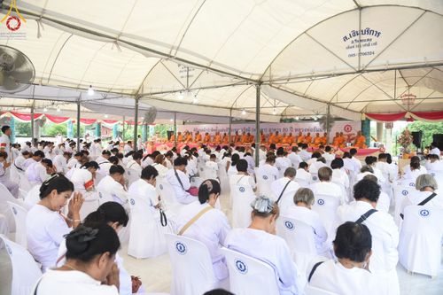 ภาพ No.158099:พิธีทอดผ้าป่า ติดตั้งแผ่นสิริฉะทะนะรัสมี(หลังคา) อาคาร 80 ปี หลวงพ่อธัมมชโย วันอาทิตย์ที่ 22 กันยายน พ.ศ. 2567 ณ ศูนย์ปฏิบัติธรรมวิหารแดง อ.วิหารแดง จ.สระบุรี