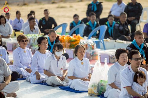 ภาพ No.230142:วันเสาร์ที่ 28 มิถุนายน พ.ศ. 2568 พิธีถวายสังฆทาน 323 วัด 4 จังหวัดชายแดนใต้ ปีที่ 21 ครั้งที่ 178 พิธีมอบกองทุนหนุนแรงใจช่วยครูใต้ ปีที่ 18 ครั้งที่ 142 ณ ศูนย์อบรมเยาวชนจังหวัดปัตตานี