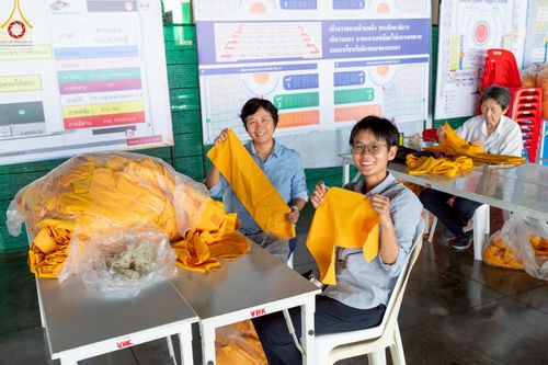 ภาพ No.220762:วันที่ 24-25 เมษายน พ.ศ. 2568 การเก็บงาน ผ้ารับประเคน ผ้าระบาย โต๊ะ เก้าอี้  ภายหลังงานวันคุ้มครองโลก ณ วัดพระธรรมกาย